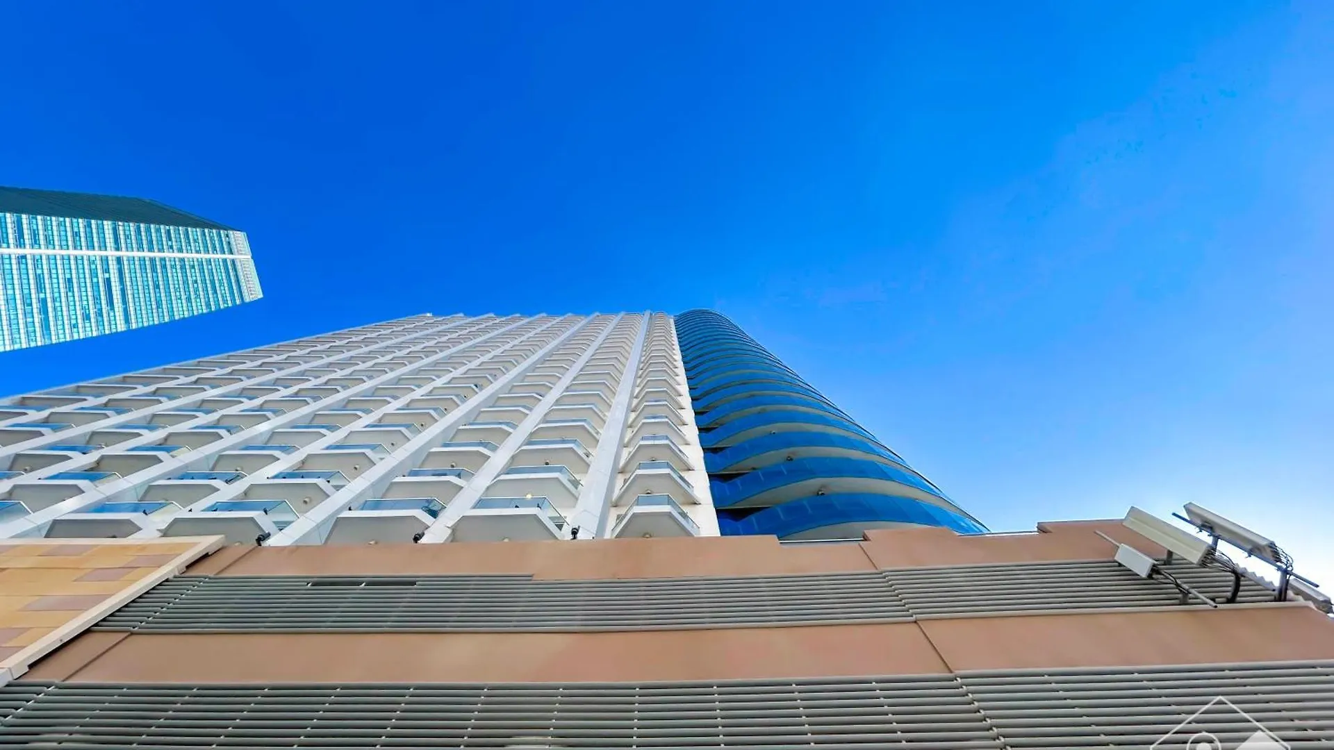 Amazing Studio With Balcony & View Dubai Apartment