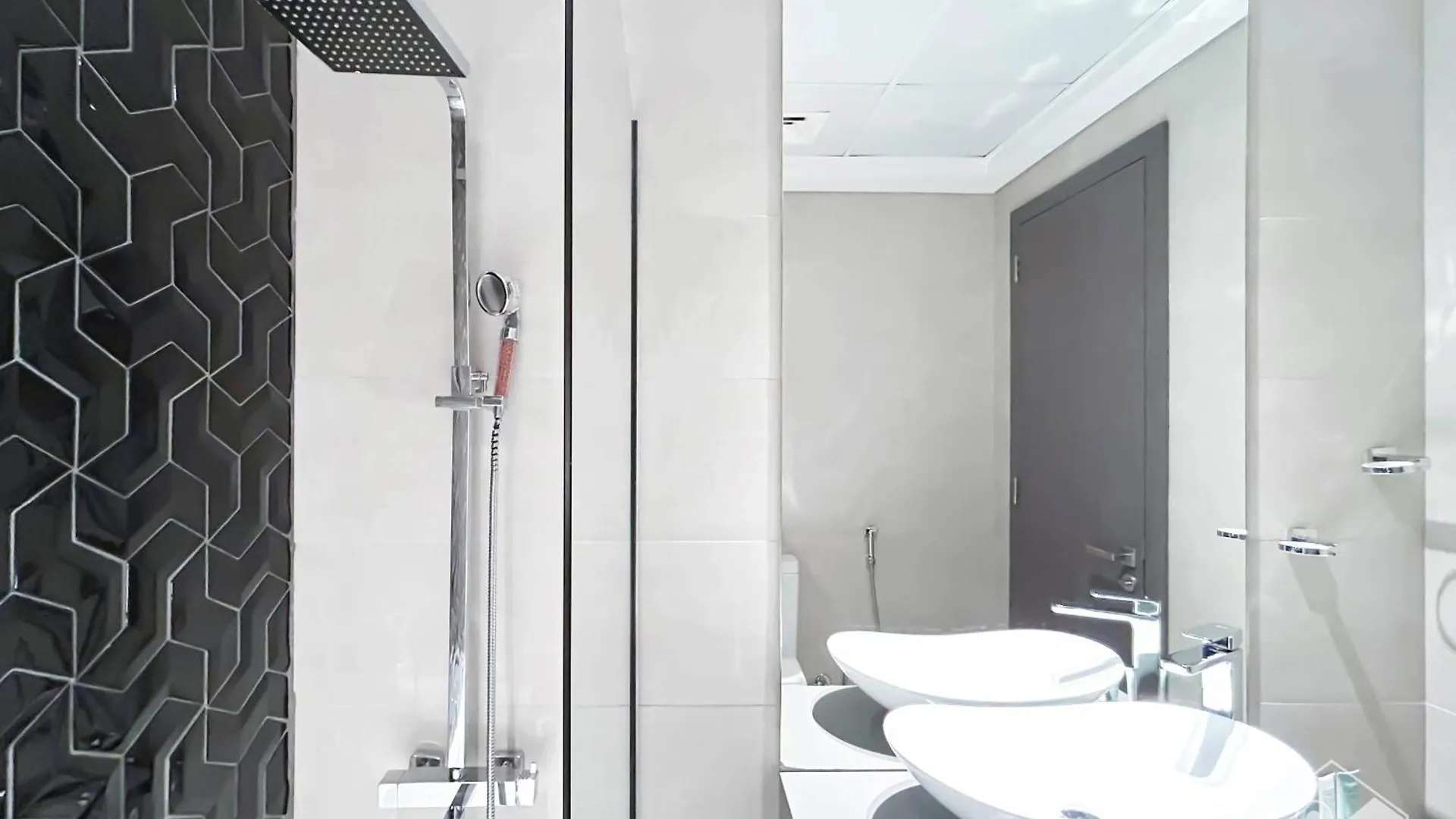 Amazing Studio With Balcony & View Dubai Apartment