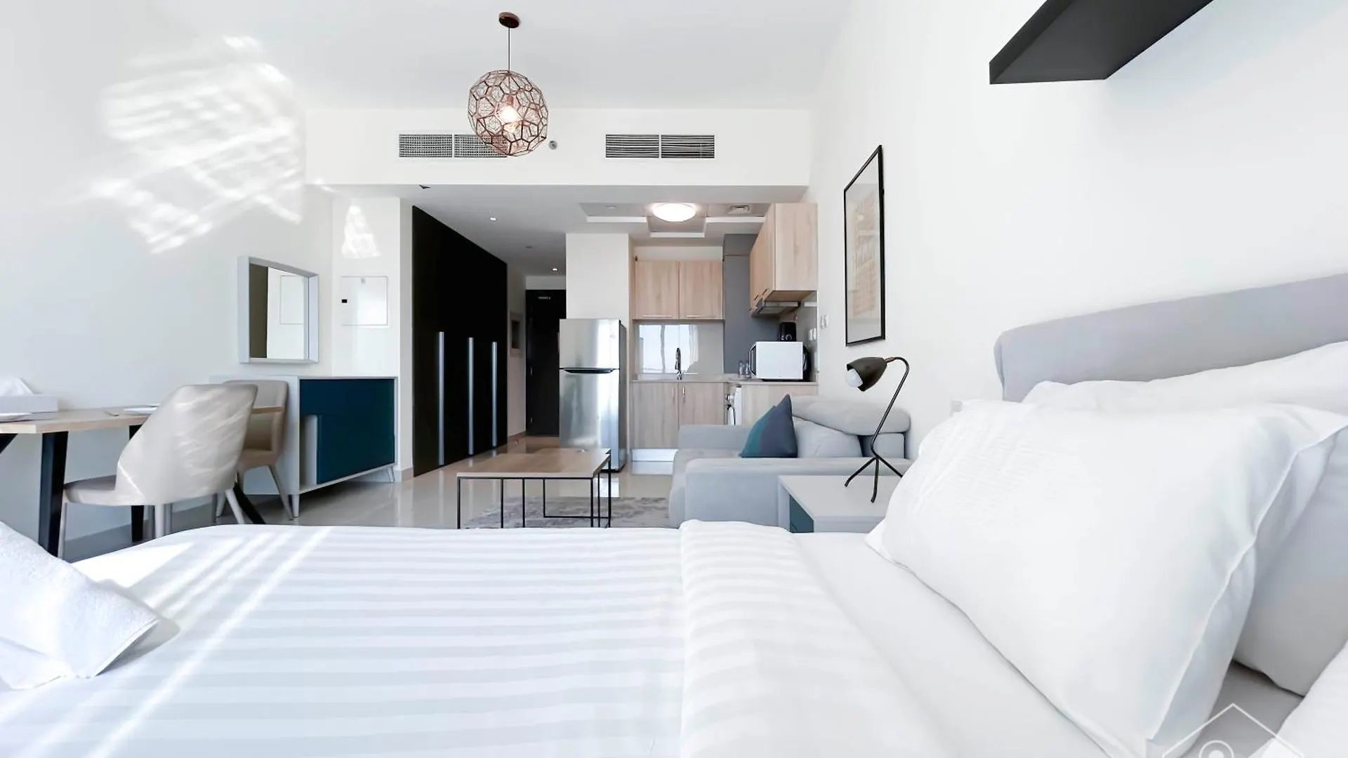 Apartment Amazing Studio With Balcony & View Dubai